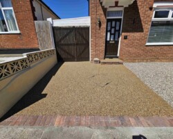 After - Brindle Block Edging / New Recess Manhole / Finished in Harvest Gold Resin Bound