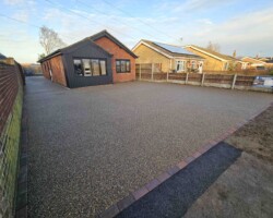 After - Brindle Block Edge / New Recess Manholes / Finished in Sweet Pea Resin Bound