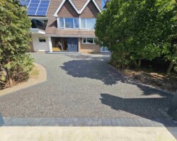 After - Charcoal Block Edge / Finished in Anthracite & Farmhouse Gold Resin Bound